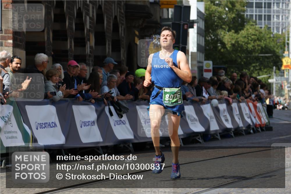 13.09.2026 - 21. swb-Marathon Bremen Strokosch-Dieckow http://msf.ph/oto/10300837 13.09.2026 12:50:34 Ziel 520, 4232, 7692, 668 meine-sportfotos.de