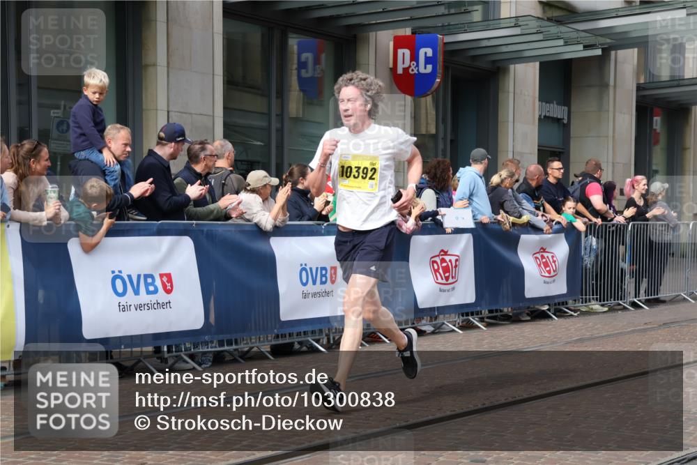 13.09.2026 - 21. swb-Marathon Bremen Strokosch-Dieckow http://msf.ph/oto/10300838 13.09.2026 10:49:03 Ziel 10294, 10514, 10655, 10739, 10835, 10846, 10910, 11092, 11191, 11316, 11567, 11621, 11635, 11896, 11984, 12132, 12149, 12376, 12450, 12529, 13577, 10253, 10293, 10392, 10566, 11885, 11891, 12027, 12204, 12350, 13512, 13555 meine-sportfotos.de