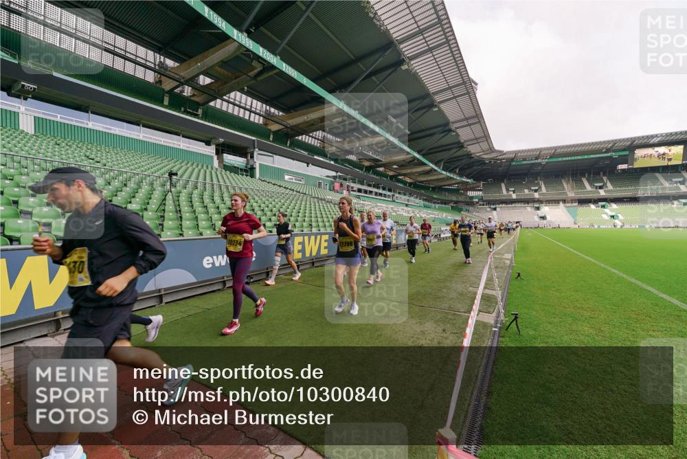 13.09.2026 - 21. swb-Marathon Bremen Michael Burmester http://msf.ph/oto/10300840 13.09.2026 10:41:56 Laufen im Stadion 10148, 10155, 10163, 10247, 10303, 10313, 10330, 10354, 10395, 10396, 10399, 10414, 10419, 10422, 10424, 10455, 10461, 10462, 10483, 10490, 10519, 10527, 10545, 10546, 10547, 10586, 10611, 10644, 10665, 10694, 10705, 10706, 10719, 10722, 10752, 10766, 10768, 10776, 10804, 10854, 10859, 10889, 10909, 10963, 10977, 11026, 11027, 11041, 11043, 11048, 11078, 11084, 11085, 11090, 11097, 11098, 11140, 11192, 11239 meine-sportfotos.de
