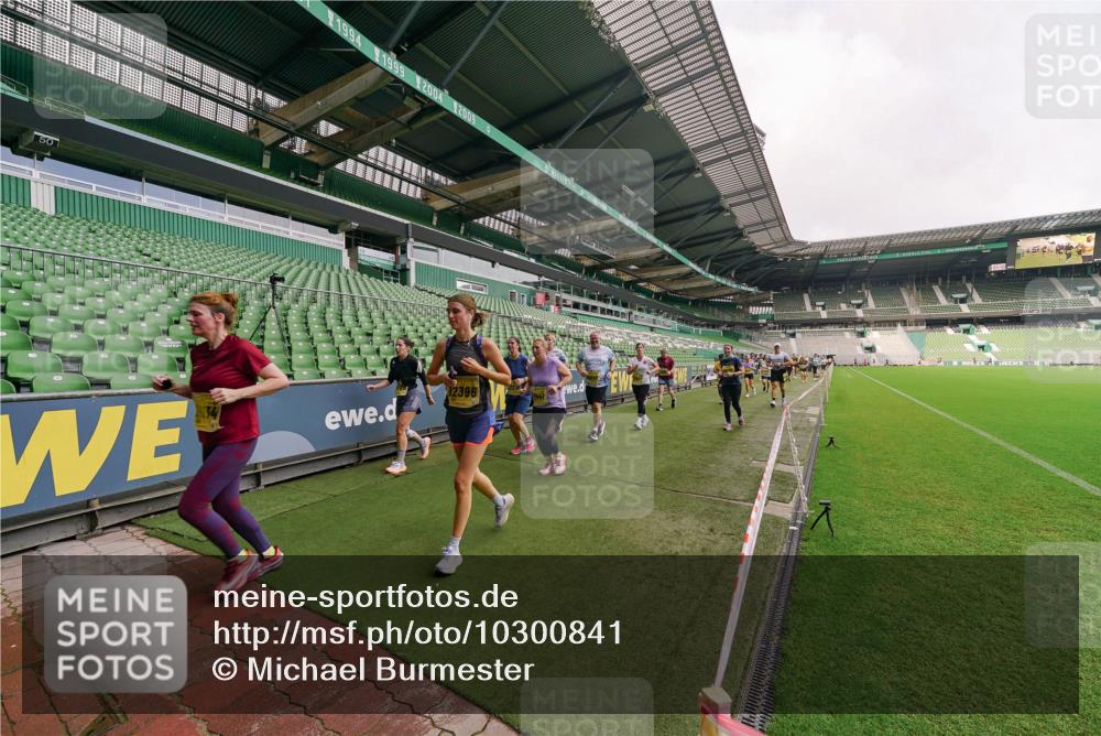 13.09.2026 - 21. swb-Marathon Bremen Michael Burmester http://msf.ph/oto/10300841 13.09.2026 10:41:57 Laufen im Stadion 10148, 10155, 10163, 10247, 10303, 10313, 10330, 10354, 10395, 10396, 10399, 10414, 10419, 10422, 10424, 10455, 10461, 10462, 10483, 10490, 10519, 10527, 10545, 10546, 10547, 10586, 10611, 10644, 10665, 10694, 10705, 10706, 10719, 10722, 10752, 10766, 10768, 10776, 10804, 10854, 10859, 10889, 10909, 10963, 10977, 11026, 11027, 11041, 11043, 11048, 11078, 11084, 11085, 11090, 11097, 11098, 11140, 11192, 11239 meine-sportfotos.de