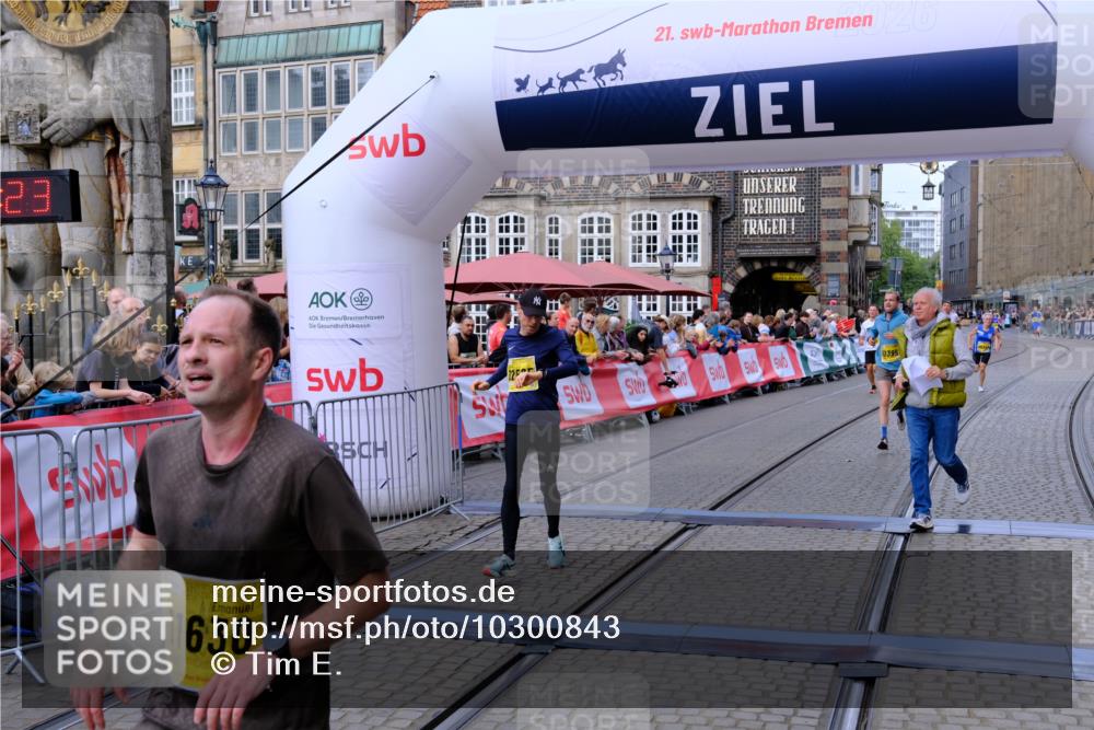 13.09.2026 - 21. swb-Marathon Bremen Tim E. http://msf.ph/oto/10300843 13.09.2026 10:42:39 Ziel 10358, 10632, 10775, 11375, 11630, 11895, 12395, 12525 meine-sportfotos.de