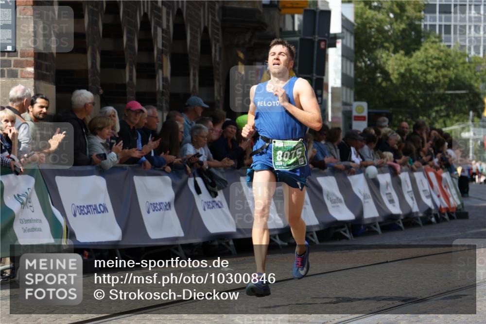 13.09.2026 - 21. swb-Marathon Bremen Strokosch-Dieckow http://msf.ph/oto/10300846 13.09.2026 12:50:34 Ziel 520, 4232, 7692, 668 meine-sportfotos.de