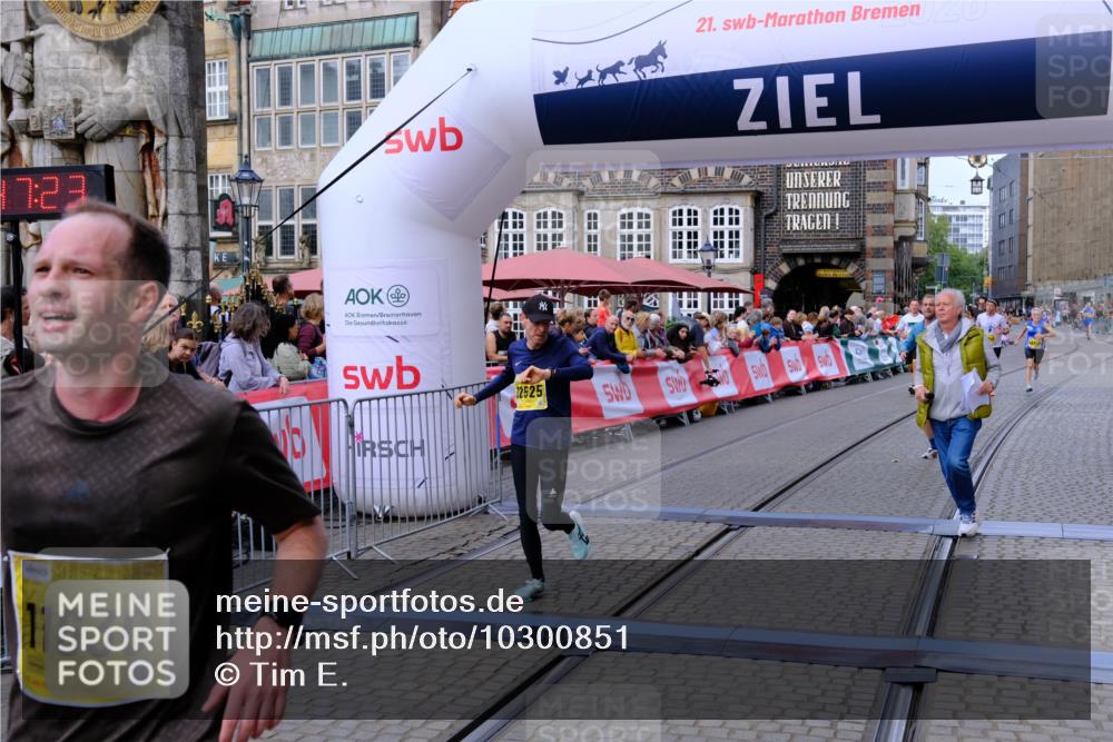 13.09.2026 - 21. swb-Marathon Bremen Tim E. http://msf.ph/oto/10300851 13.09.2026 10:42:40 Ziel 10358, 10632, 10775, 11375, 11630, 11895, 12395, 12525 meine-sportfotos.de