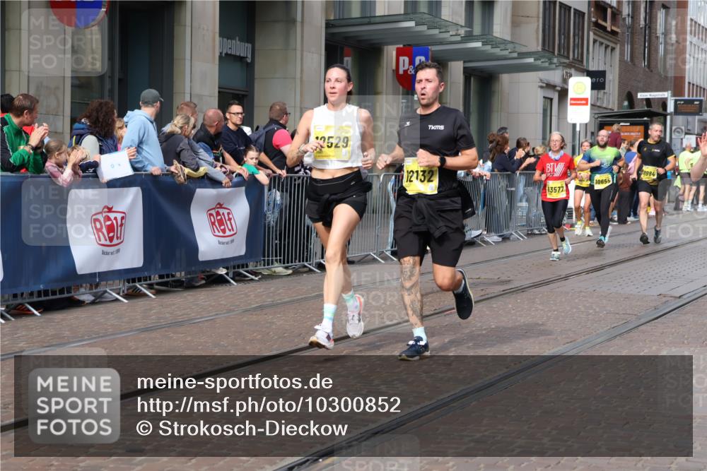 13.09.2026 - 21. swb-Marathon Bremen Strokosch-Dieckow http://msf.ph/oto/10300852 13.09.2026 10:49:04 Ziel 10294, 10514, 10655, 10739, 10835, 10846, 10910, 11092, 11191, 11316, 11567, 11621, 11635, 11896, 11984, 12132, 12149, 12376, 12450, 12529, 13577, 10253, 10293, 10392, 10566, 11885, 11891, 12027, 12132, 12204, 12350, 12450, 12529, 13512, 13555 meine-sportfotos.de