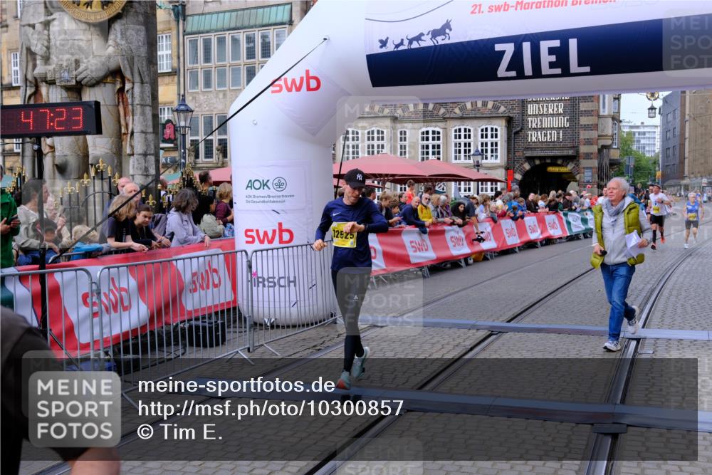 13.09.2026 - 21. swb-Marathon Bremen Tim E. http://msf.ph/oto/10300857 13.09.2026 10:42:40 Ziel 10358, 10632, 10775, 11375, 11630, 11895, 12395, 12525 meine-sportfotos.de