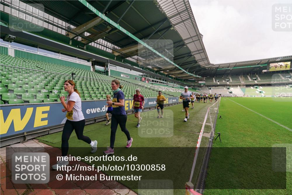 13.09.2026 - 21. swb-Marathon Bremen Michael Burmester http://msf.ph/oto/10300858 13.09.2026 10:42:00 Laufen im Stadion 10148, 10155, 10163, 10247, 10303, 10313, 10330, 10354, 10395, 10396, 10399, 10414, 10419, 10422, 10461, 10462, 10483, 10490, 10491, 10519, 10527, 10545, 10546, 10547, 10586, 10611, 10644, 10665, 10694, 10705, 10706, 10719, 10722, 10752, 10766, 10768, 10773, 10776, 10804, 10854, 10859, 10880, 10889, 10909, 10963, 10977, 11026, 11027, 11041, 11043, 11048, 11078, 11084, 11085, 11090, 11097, 11098, 11140, 11192, 11239 meine-sportfotos.de