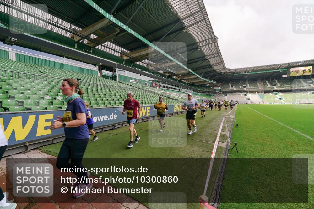 13.09.2026 - 21. swb-Marathon Bremen Michael Burmester http://msf.ph/oto/10300860 13.09.2026 10:42:01 Laufen im Stadion 10148, 10155, 10163, 10247, 10303, 10313, 10330, 10354, 10395, 10396, 10399, 10414, 10419, 10422, 10461, 10462, 10483, 10490, 10491, 10519, 10527, 10545, 10546, 10547, 10557, 10586, 10611, 10644, 10665, 10694, 10705, 10706, 10719, 10722, 10752, 10766, 10768, 10773, 10776, 10784, 10804, 10805, 10854, 10859, 10880, 10889, 10909, 10963, 10977, 11026, 11027, 11041, 11043, 11048, 11078, 11084, 11085, 11090, 11097, 11098, 11140, 11192, 11239 meine-sportfotos.de