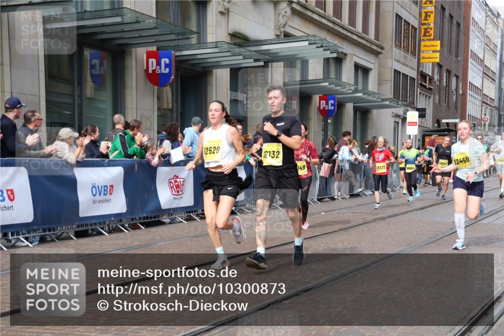 13.09.2026 - 21. swb-Marathon Bremen Strokosch-Dieckow http://msf.ph/oto/10300873 13.09.2026 10:49:04 Ziel 10294, 10514, 10655, 10739, 10835, 10846, 10910, 11092, 11191, 11316, 11567, 11621, 11635, 11896, 11984, 12132, 12149, 12376, 12450, 12529, 13577, 10253, 10293, 10392, 10566, 11885, 11891, 12027, 12132, 12204, 12350, 12450, 12529, 13512, 13555 meine-sportfotos.de