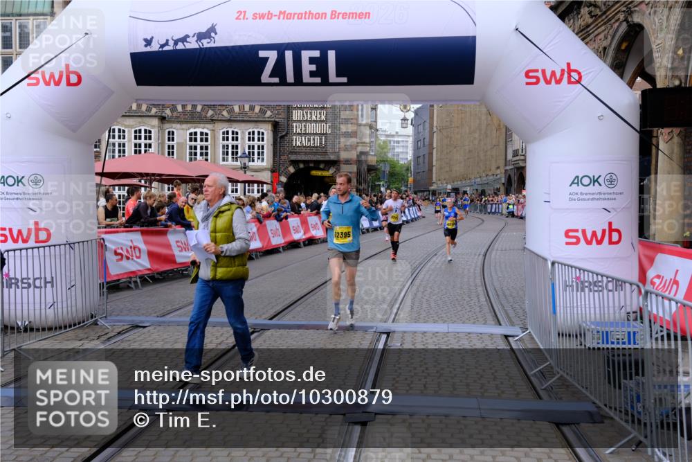 13.09.2026 - 21. swb-Marathon Bremen Tim E. http://msf.ph/oto/10300879 13.09.2026 10:42:41 Ziel 10358, 10632, 10775, 11375, 11630, 11895, 12395, 12525 meine-sportfotos.de