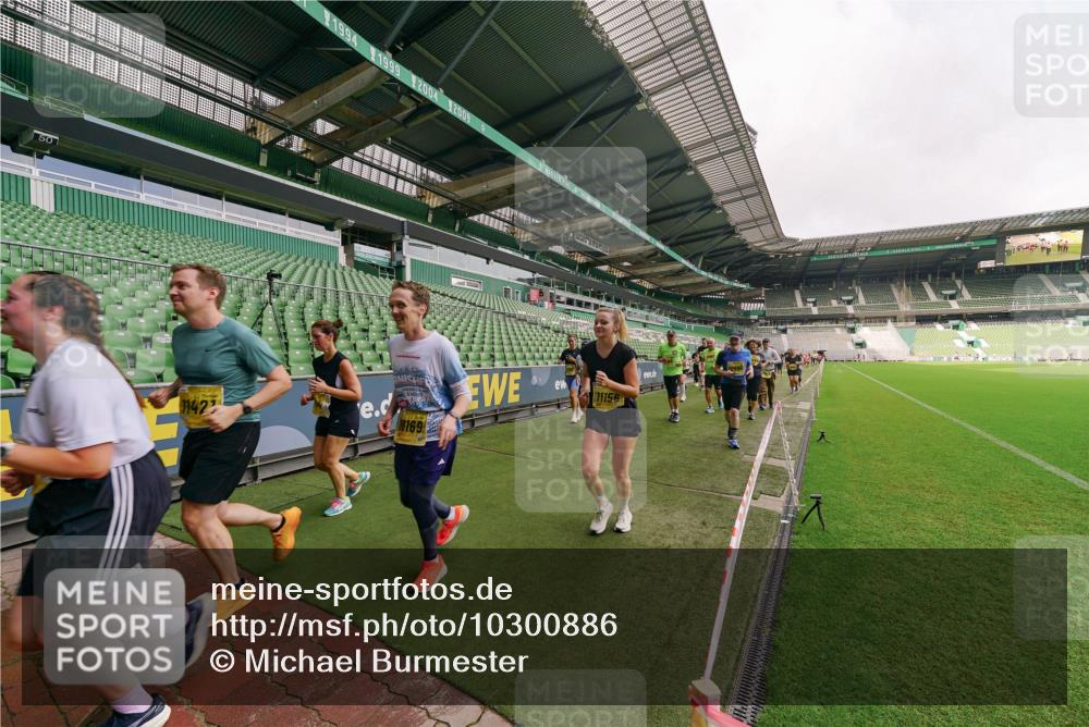 13.09.2026 - 21. swb-Marathon Bremen Michael Burmester http://msf.ph/oto/10300886 13.09.2026 10:42:11 Laufen im Stadion 10148, 10155, 10163, 10247, 10303, 10313, 10330, 10354, 10361, 10362, 10395, 10396, 10399, 10414, 10419, 10422, 10461, 10462, 10483, 10490, 10491, 10519, 10527, 10545, 10546, 10547, 10557, 10586, 10611, 10644, 10665, 10694, 10705, 10706, 10719, 10722, 10752, 10766, 10768, 10773, 10776, 10784, 10804, 10805, 10854, 10859, 10880, 10889, 10909, 10963, 10977, 11026, 11027, 11041, 11043, 11048, 11078, 11084, 11085, 11090, 11097, 11098, 11140, 11173, 11192, 11239 meine-sportfotos.de