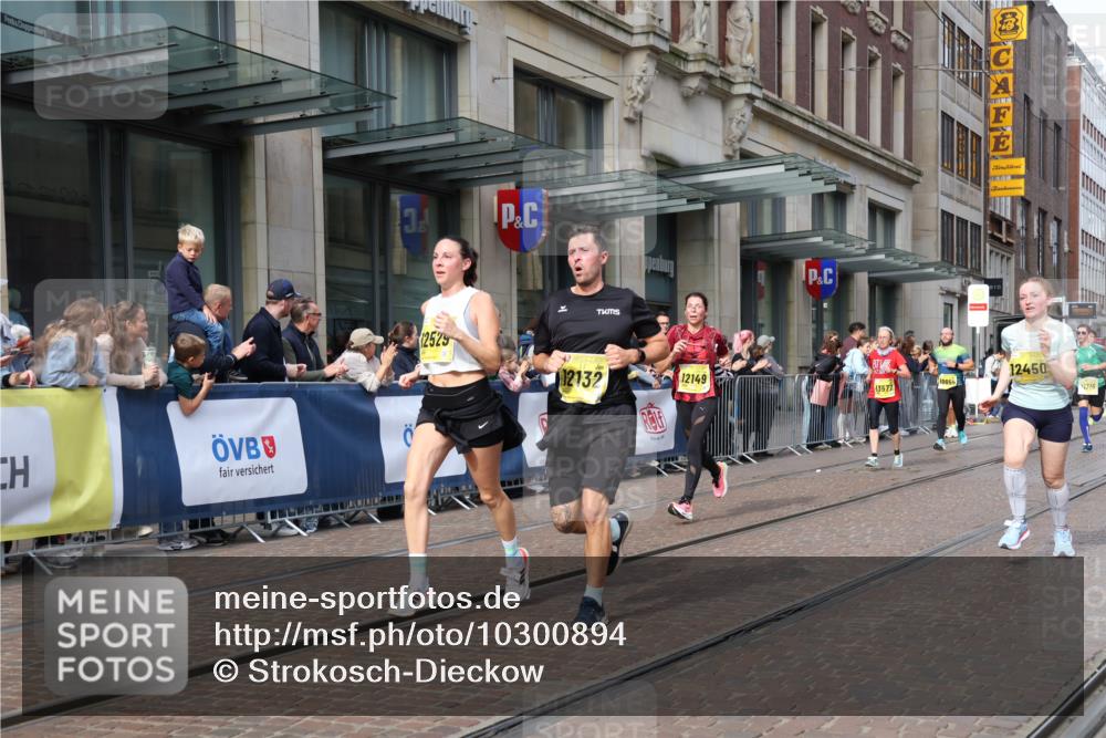 13.09.2026 - 21. swb-Marathon Bremen Strokosch-Dieckow http://msf.ph/oto/10300894 13.09.2026 10:49:05 Ziel 10294, 10514, 10655, 10739, 10835, 10846, 10910, 11092, 11191, 11316, 11567, 11621, 11635, 11896, 11984, 12149, 12376, 13577, 10253, 10293, 10392, 10566, 11316, 11885, 11891, 12027, 12132, 12149, 12204, 12350, 12450, 12529, 13512, 13555 meine-sportfotos.de