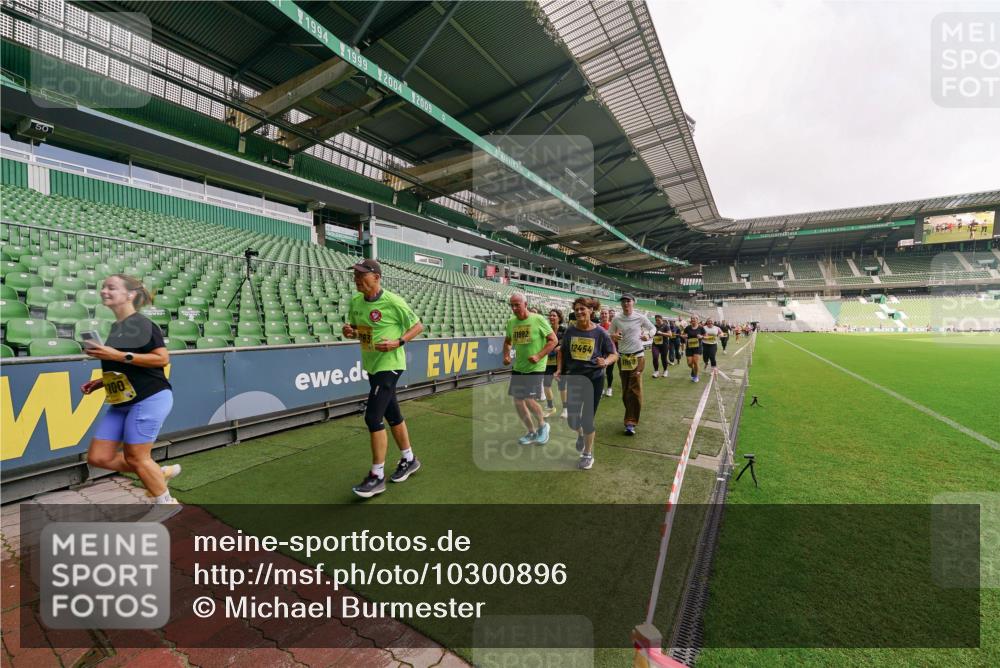 13.09.2026 - 21. swb-Marathon Bremen Michael Burmester http://msf.ph/oto/10300896 13.09.2026 10:42:15 Laufen im Stadion 10148, 10155, 10163, 10247, 10303, 10313, 10330, 10361, 10362, 10395, 10396, 10399, 10414, 10419, 10422, 10461, 10462, 10483, 10490, 10491, 10519, 10527, 10546, 10547, 10557, 10572, 10586, 10644, 10665, 10705, 10706, 10719, 10722, 10752, 10766, 10768, 10773, 10776, 10784, 10804, 10805, 10854, 10859, 10880, 10889, 10909, 10963, 10977, 11026, 11027, 11041, 11043, 11048, 11078, 11084, 11085, 11090, 11097, 11098, 11140, 11173, 11192, 11239 meine-sportfotos.de