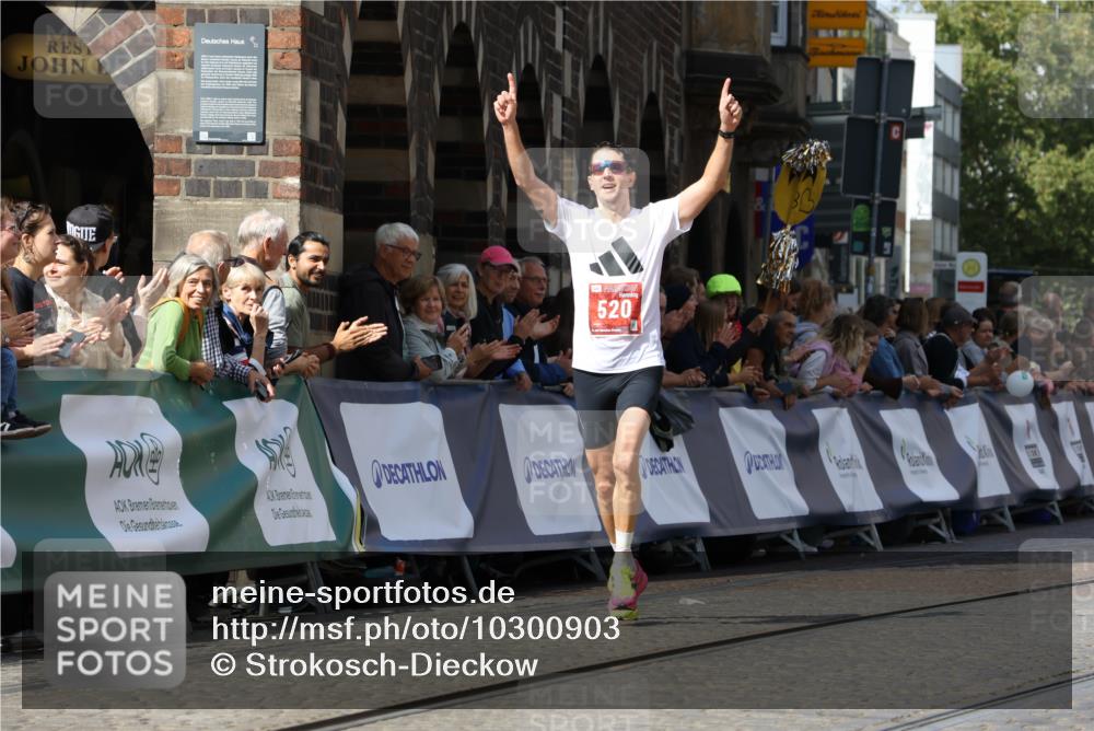 13.09.2026 - 21. swb-Marathon Bremen Strokosch-Dieckow http://msf.ph/oto/10300903 13.09.2026 12:50:46 Ziel 520, 4232, 8075, 1214, 1639 meine-sportfotos.de