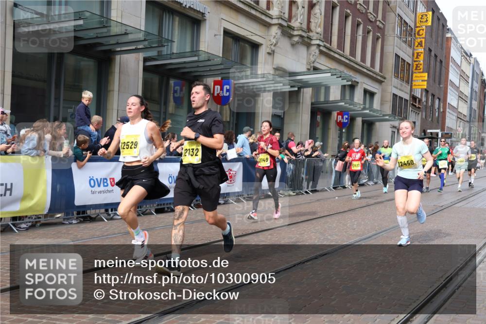 13.09.2026 - 21. swb-Marathon Bremen Strokosch-Dieckow http://msf.ph/oto/10300905 13.09.2026 10:49:05 Ziel 10294, 10514, 10655, 10739, 10835, 10846, 10910, 11092, 11191, 11316, 11567, 11621, 11635, 11896, 11984, 12149, 12376, 13577, 10253, 10293, 10392, 10566, 11316, 11885, 11891, 12027, 12132, 12149, 12204, 12350, 12450, 12529, 13512, 13555 meine-sportfotos.de