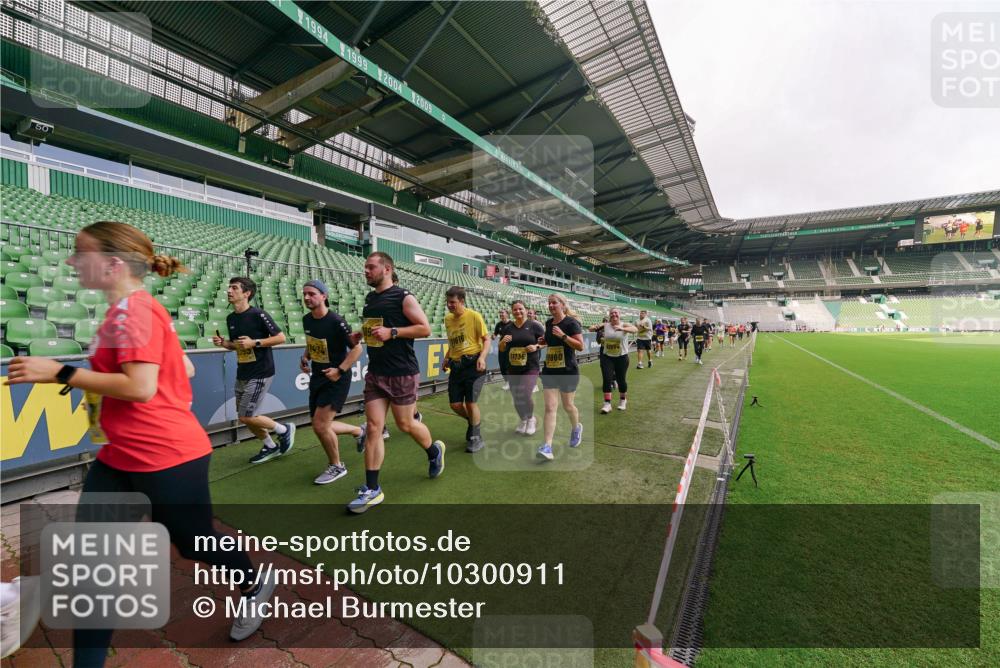13.09.2026 - 21. swb-Marathon Bremen Michael Burmester http://msf.ph/oto/10300911 13.09.2026 10:42:18 Laufen im Stadion 10148, 10155, 10163, 10247, 10303, 10313, 10330, 10361, 10362, 10395, 10396, 10399, 10414, 10419, 10422, 10461, 10462, 10483, 10490, 10491, 10519, 10527, 10546, 10547, 10557, 10572, 10586, 10644, 10665, 10705, 10706, 10719, 10722, 10752, 10766, 10768, 10773, 10776, 10784, 10804, 10805, 10854, 10859, 10880, 10889, 10909, 10963, 10977, 11026, 11027, 11041, 11043, 11048, 11078, 11084, 11085, 11090, 11097, 11098, 11140, 11173, 11192, 11239, 11274 meine-sportfotos.de