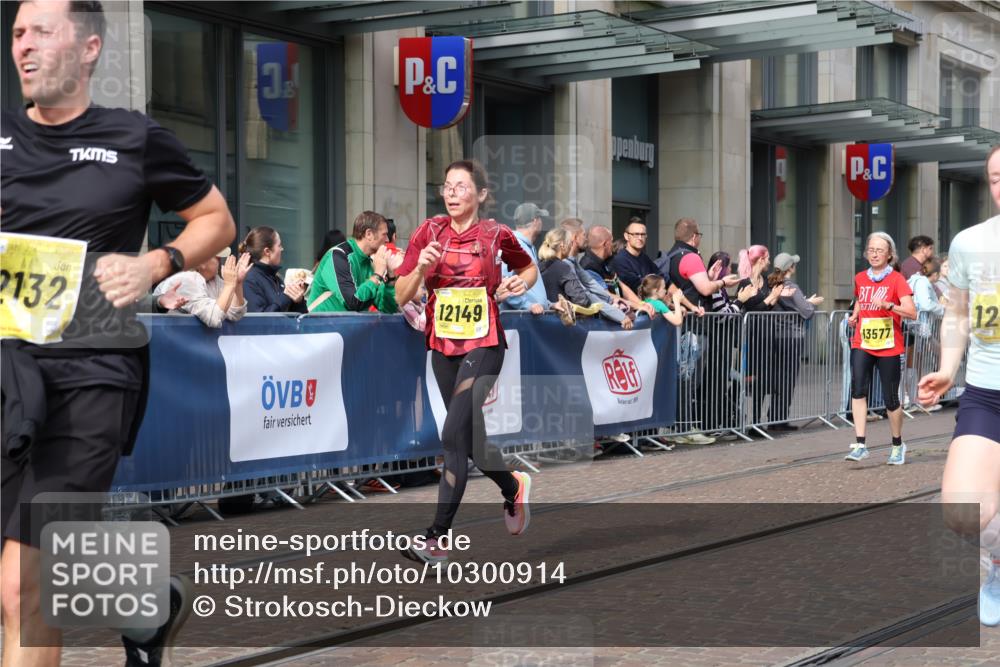 13.09.2026 - 21. swb-Marathon Bremen Strokosch-Dieckow http://msf.ph/oto/10300914 13.09.2026 10:49:06 Ziel 10294, 10514, 10655, 10739, 10835, 10846, 10910, 11092, 11191, 11567, 11621, 11635, 11896, 11984, 12376, 13577, 10253, 10293, 10392, 10566, 11316, 11885, 11891, 12027, 12132, 12149, 12204, 12350, 12450, 12529, 13512, 13555 meine-sportfotos.de