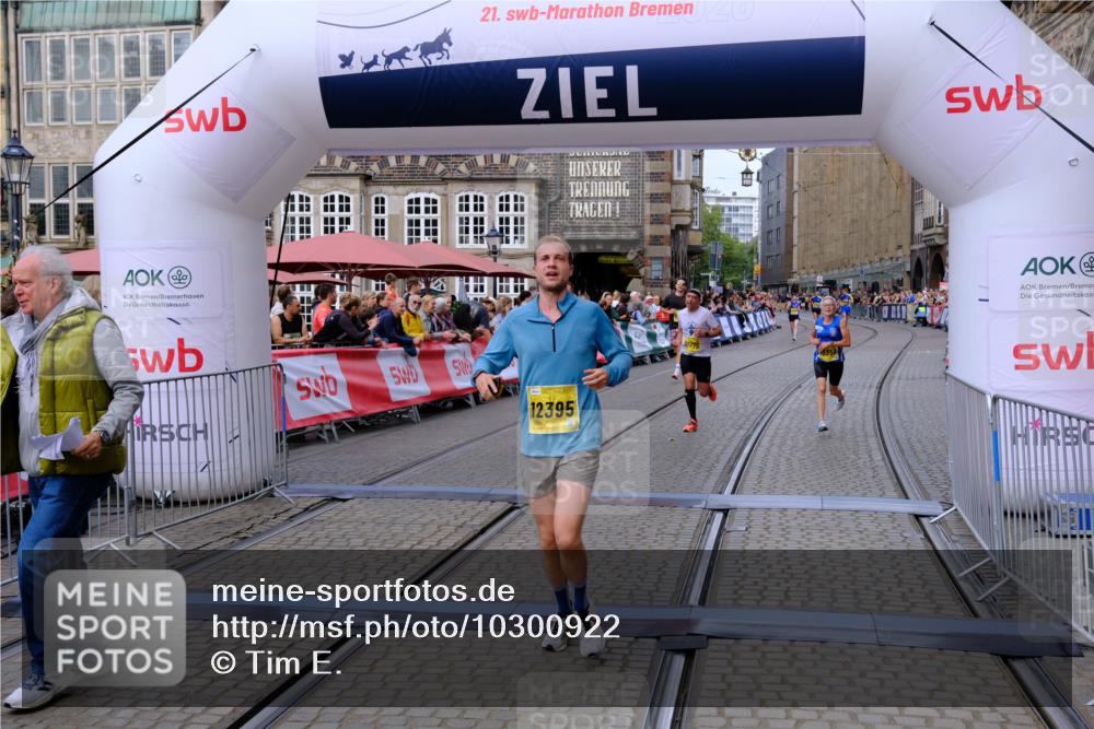 13.09.2026 - 21. swb-Marathon Bremen Tim E. http://msf.ph/oto/10300922 13.09.2026 10:42:42 Ziel 10358, 10632, 10775, 11375, 11630, 11895, 12395, 12525 meine-sportfotos.de