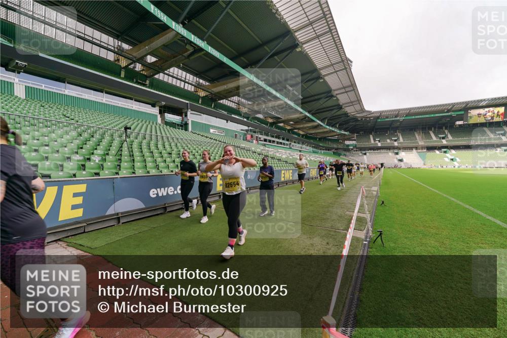 13.09.2026 - 21. swb-Marathon Bremen Michael Burmester http://msf.ph/oto/10300925 13.09.2026 10:42:20 Laufen im Stadion 10002, 10148, 10155, 10163, 10247, 10303, 10313, 10330, 10361, 10362, 10395, 10396, 10399, 10414, 10419, 10422, 10461, 10462, 10483, 10490, 10491, 10519, 10527, 10546, 10547, 10557, 10572, 10586, 10644, 10665, 10705, 10706, 10719, 10722, 10752, 10766, 10768, 10773, 10776, 10784, 10804, 10805, 10854, 10859, 10880, 10889, 10909, 10963, 10977, 11026, 11027, 11041, 11043, 11048, 11078, 11084, 11085, 11090, 11097, 11098, 11140, 11173, 11192, 11239, 11274 meine-sportfotos.de