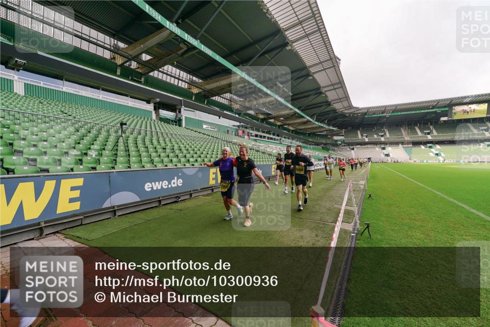 13.09.2026 - 21. swb-Marathon Bremen Michael Burmester http://msf.ph/oto/10300936 13.09.2026 10:42:25 Laufen im Stadion 10002, 10148, 10155, 10163, 10247, 10303, 10313, 10330, 10361, 10362, 10395, 10396, 10399, 10414, 10419, 10422, 10461, 10462, 10474, 10490, 10491, 10519, 10527, 10546, 10547, 10557, 10572, 10644, 10665, 10705, 10706, 10719, 10722, 10752, 10766, 10768, 10773, 10776, 10784, 10804, 10805, 10854, 10859, 10880, 10889, 10909, 10963, 10977, 11026, 11027, 11041, 11043, 11048, 11078, 11084, 11085, 11090, 11097, 11098, 11140, 11173, 11192, 11239, 11274 meine-sportfotos.de