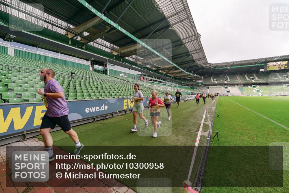 13.09.2026 - 21. swb-Marathon Bremen Michael Burmester http://msf.ph/oto/10300958 13.09.2026 10:42:30 Laufen im Stadion 10002, 10148, 10163, 10247, 10303, 10330, 10361, 10362, 10395, 10396, 10399, 10414, 10419, 10422, 10461, 10462, 10474, 10490, 10491, 10519, 10527, 10546, 10547, 10557, 10572, 10644, 10665, 10705, 10719, 10722, 10752, 10768, 10773, 10776, 10784, 10804, 10805, 10854, 10859, 10880, 10889, 10909, 10963, 10977, 11026, 11027, 11041, 11043, 11048, 11078, 11084, 11085, 11090, 11097, 11098, 11140, 11173, 11192, 11239, 11274 meine-sportfotos.de