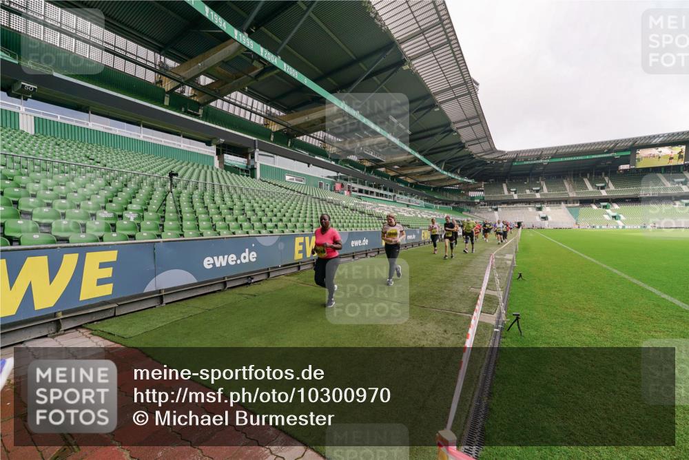 13.09.2026 - 21. swb-Marathon Bremen Michael Burmester http://msf.ph/oto/10300970 13.09.2026 10:42:35 Laufen im Stadion 10002, 10148, 10163, 10247, 10303, 10330, 10361, 10362, 10395, 10396, 10399, 10414, 10419, 10422, 10461, 10462, 10474, 10490, 10491, 10519, 10527, 10546, 10547, 10557, 10572, 10644, 10665, 10705, 10719, 10722, 10752, 10773, 10776, 10784, 10804, 10805, 10854, 10859, 10880, 10889, 10909, 10963, 10977, 11026, 11027, 11041, 11043, 11048, 11078, 11084, 11085, 11090, 11097, 11098, 11140, 11173, 11192, 11239, 11274 meine-sportfotos.de