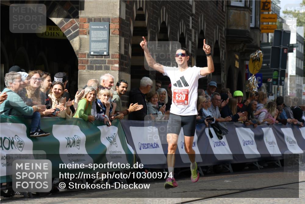 13.09.2026 - 21. swb-Marathon Bremen Strokosch-Dieckow http://msf.ph/oto/10300974 13.09.2026 12:50:46 Ziel 520, 4232, 8075, 1214, 1639 meine-sportfotos.de
