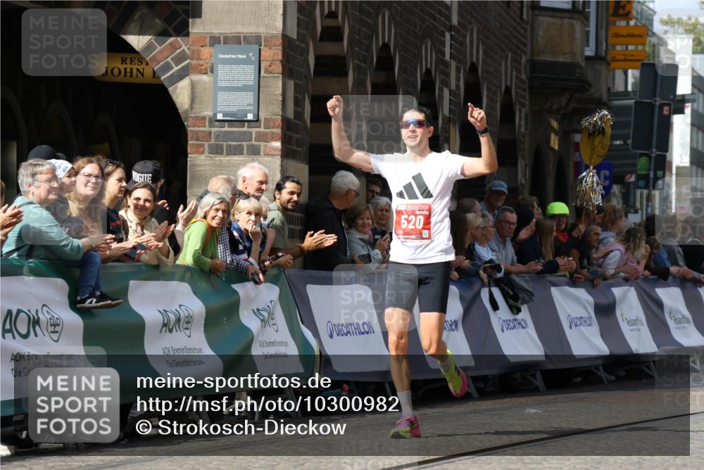 13.09.2026 - 21. swb-Marathon Bremen Strokosch-Dieckow http://msf.ph/oto/10300982 13.09.2026 12:50:46 Ziel 520, 4232, 8075, 1214, 1639 meine-sportfotos.de