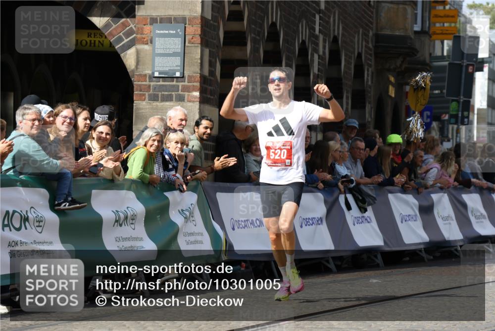 13.09.2026 - 21. swb-Marathon Bremen Strokosch-Dieckow http://msf.ph/oto/10301005 13.09.2026 12:50:46 Ziel 520, 4232, 8075, 1214, 1639 meine-sportfotos.de