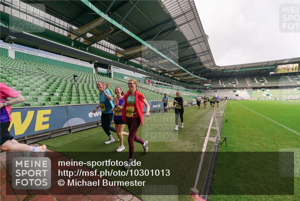 13.09.2026 - 21. swb-Marathon Bremen Michael Burmester http://msf.ph/oto/10301013 13.09.2026 10:42:48 Laufen im Stadion 10002, 10004, 10005, 10148, 10271, 10303, 10330, 10361, 10362, 10395, 10396, 10402, 10422, 10461, 10462, 10474, 10490, 10491, 10519, 10546, 10547, 10557, 10572, 10665, 10705, 10719, 10722, 10752, 10773, 10776, 10784, 10805, 10854, 10859, 10880, 10889, 10899, 10900, 10909, 10963, 10977, 11026, 11027, 11041, 11078, 11084, 11085, 11090, 11097, 11098, 11140, 11173, 11192, 11217, 11239, 11264, 11274, 11461, 11482 meine-sportfotos.de
