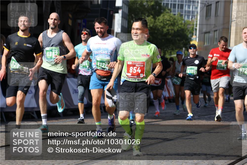 13.09.2026 - 21. swb-Marathon Bremen Strokosch-Dieckow http://msf.ph/oto/10301026 13.09.2026 13:21:24 Ziel 854, 1056, 1191, 2425, 3450, 3933, 4126, 4316, 4362, 4465, 4734, 6357, 6401, 6970, 7902, 8237, 8323, 8408, 8622, 8791, 8971, 9267, 9268, 13120, 1130, 2088, 2570, 2904, 3120, 3202, 3435, 3655, 3930, 4165, 5542, 6862, 7176, 8184, 8270, 8384, 8730, 8923, 9048, 9722, 13145 meine-sportfotos.de