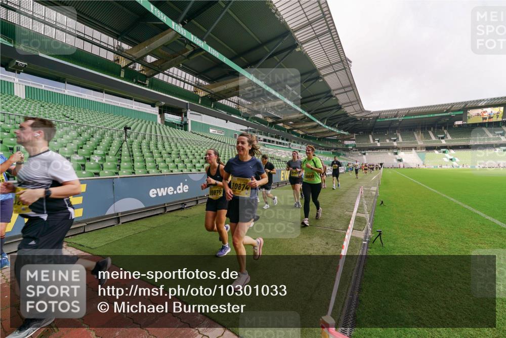 13.09.2026 - 21. swb-Marathon Bremen Michael Burmester http://msf.ph/oto/10301033 13.09.2026 10:42:54 Laufen im Stadion 10002, 10004, 10005, 10148, 10271, 10303, 10330, 10361, 10362, 10395, 10396, 10402, 10422, 10461, 10462, 10474, 10490, 10491, 10519, 10546, 10547, 10557, 10572, 10665, 10722, 10752, 10773, 10776, 10784, 10805, 10854, 10880, 10889, 10899, 10900, 10909, 10963, 10977, 11026, 11027, 11041, 11078, 11084, 11085, 11090, 11097, 11098, 11140, 11173, 11192, 11217, 11239, 11264, 11274, 11333, 11448, 11456, 11461, 11482 meine-sportfotos.de
