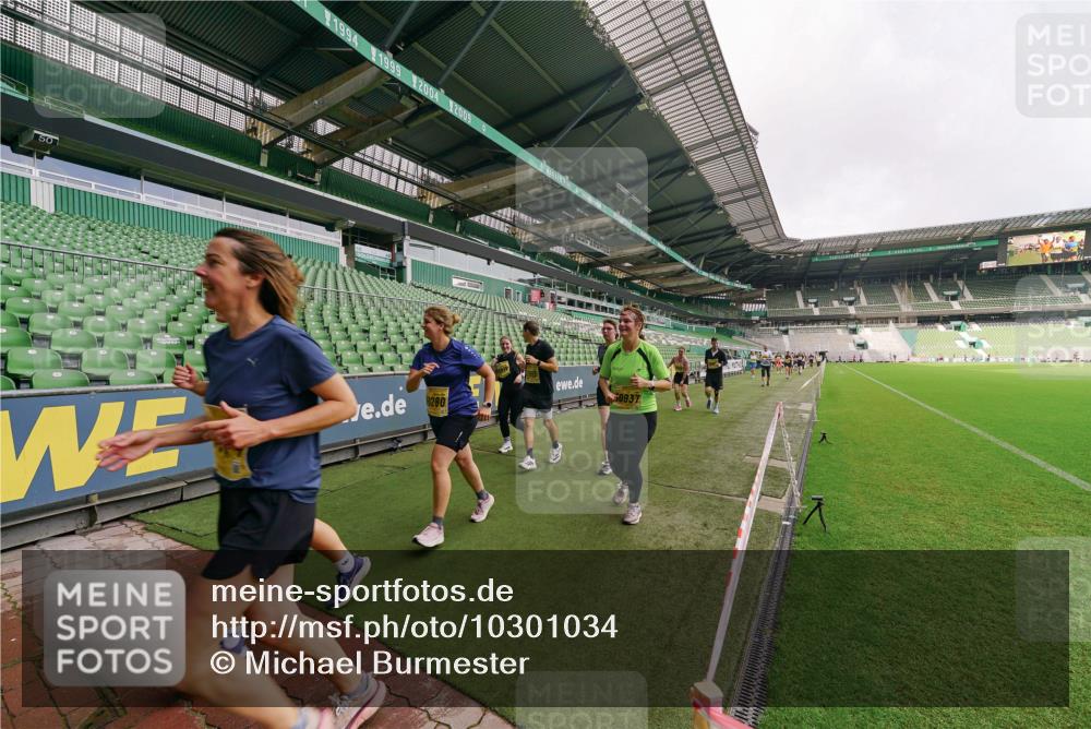 13.09.2026 - 21. swb-Marathon Bremen Michael Burmester http://msf.ph/oto/10301034 13.09.2026 10:42:55 Laufen im Stadion 10002, 10004, 10005, 10148, 10271, 10303, 10330, 10361, 10362, 10395, 10396, 10402, 10422, 10461, 10462, 10474, 10490, 10491, 10519, 10546, 10547, 10557, 10572, 10665, 10722, 10752, 10773, 10776, 10784, 10805, 10854, 10880, 10889, 10899, 10900, 10909, 10963, 10977, 11026, 11027, 11041, 11078, 11084, 11085, 11090, 11097, 11098, 11140, 11173, 11192, 11217, 11239, 11264, 11274, 11333, 11337, 11448, 11456, 11461, 11482 meine-sportfotos.de