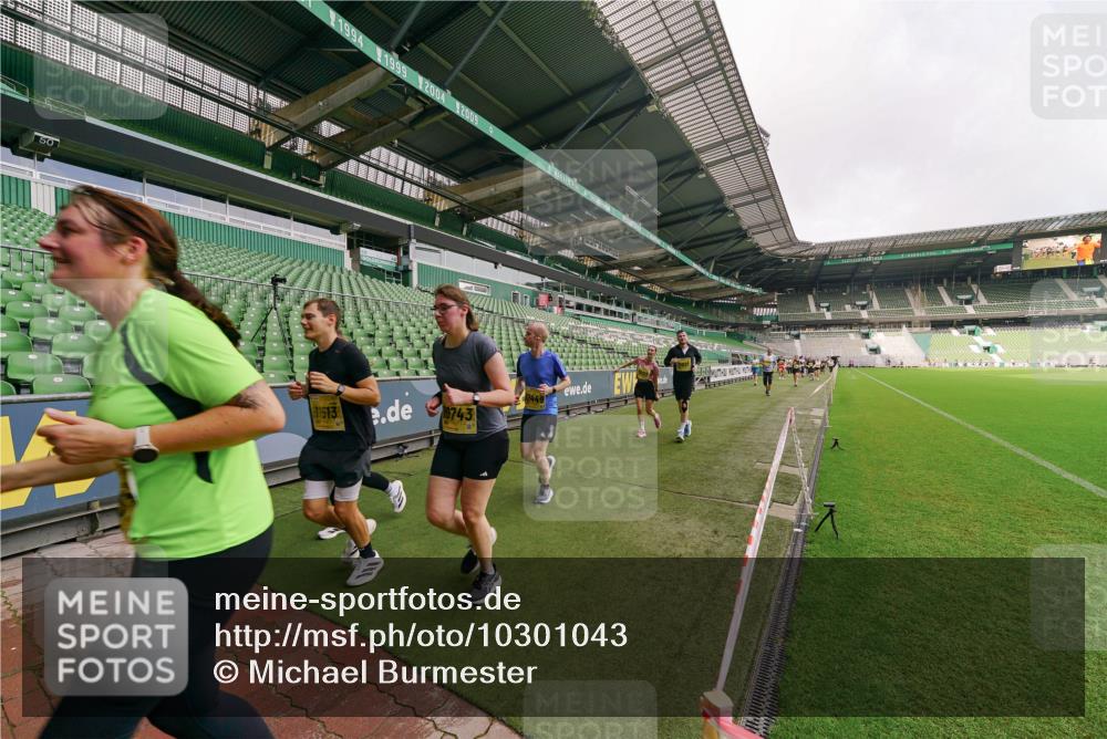 13.09.2026 - 21. swb-Marathon Bremen Michael Burmester http://msf.ph/oto/10301043 13.09.2026 10:42:56 Laufen im Stadion 10002, 10004, 10005, 10148, 10271, 10303, 10330, 10361, 10362, 10395, 10396, 10402, 10422, 10461, 10462, 10474, 10490, 10491, 10519, 10546, 10547, 10557, 10572, 10605, 10606, 10665, 10752, 10773, 10776, 10784, 10805, 10854, 10880, 10889, 10899, 10900, 10909, 10963, 10977, 11026, 11027, 11041, 11078, 11084, 11085, 11090, 11097, 11098, 11140, 11173, 11192, 11217, 11239, 11264, 11274, 11333, 11337, 11448, 11456, 11461, 11482 meine-sportfotos.de