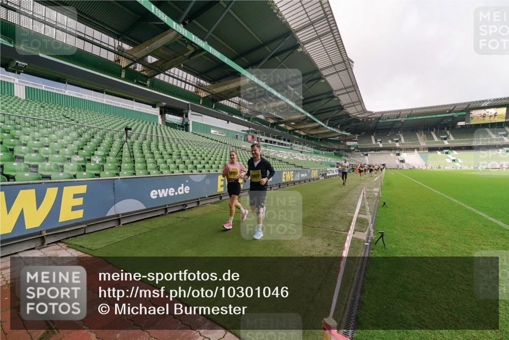 13.09.2026 - 21. swb-Marathon Bremen Michael Burmester http://msf.ph/oto/10301046 13.09.2026 10:42:58 Laufen im Stadion 10002, 10004, 10005, 10148, 10271, 10303, 10330, 10335, 10361, 10362, 10395, 10396, 10402, 10422, 10461, 10462, 10474, 10490, 10491, 10519, 10546, 10547, 10557, 10572, 10605, 10606, 10665, 10752, 10773, 10776, 10784, 10805, 10854, 10880, 10889, 10899, 10900, 10909, 10963, 10977, 11026, 11027, 11041, 11078, 11084, 11085, 11090, 11097, 11098, 11140, 11173, 11192, 11217, 11264, 11274, 11333, 11337, 11448, 11456, 11461, 11482 meine-sportfotos.de