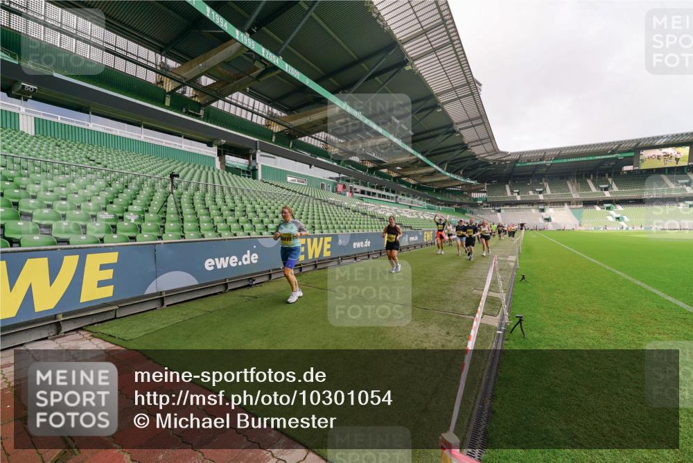 13.09.2026 - 21. swb-Marathon Bremen Michael Burmester http://msf.ph/oto/10301054 13.09.2026 10:43:06 Laufen im Stadion 10002, 10004, 10005, 10148, 10271, 10303, 10325, 10330, 10335, 10361, 10362, 10395, 10396, 10402, 10422, 10459, 10461, 10462, 10474, 10490, 10491, 10513, 10519, 10546, 10557, 10572, 10605, 10606, 10665, 10752, 10773, 10784, 10805, 10854, 10880, 10889, 10899, 10900, 10909, 10963, 10977, 11026, 11027, 11041, 11078, 11084, 11085, 11090, 11097, 11098, 11140, 11173, 11192, 11217, 11264, 11274, 11333, 11337, 11448, 11456, 11461, 11482 meine-sportfotos.de