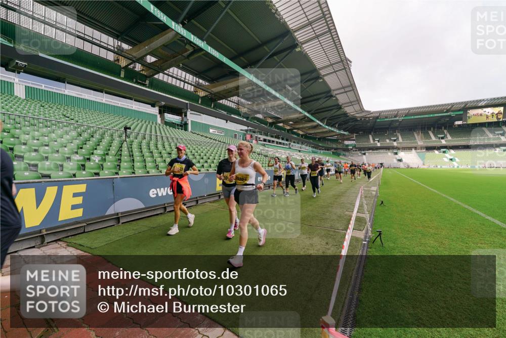 13.09.2026 - 21. swb-Marathon Bremen Michael Burmester http://msf.ph/oto/10301065 13.09.2026 10:43:11 Laufen im Stadion 10002, 10004, 10005, 10148, 10271, 10303, 10325, 10330, 10335, 10361, 10362, 10395, 10396, 10402, 10459, 10462, 10474, 10490, 10491, 10513, 10519, 10546, 10557, 10572, 10605, 10606, 10665, 10752, 10756, 10773, 10784, 10805, 10854, 10880, 10882, 10899, 10900, 10909, 10963, 10977, 11026, 11027, 11041, 11078, 11084, 11085, 11090, 11097, 11098, 11140, 11173, 11192, 11217, 11264, 11274, 11333, 11337, 11448, 11456, 11461, 11482 meine-sportfotos.de