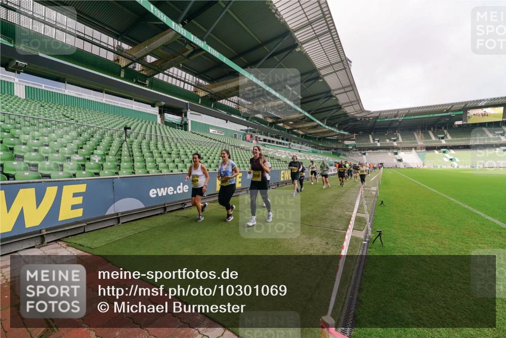13.09.2026 - 21. swb-Marathon Bremen Michael Burmester http://msf.ph/oto/10301069 13.09.2026 10:43:13 Laufen im Stadion 10002, 10004, 10005, 10148, 10271, 10303, 10325, 10330, 10335, 10361, 10362, 10395, 10396, 10402, 10459, 10474, 10490, 10491, 10513, 10519, 10546, 10557, 10572, 10605, 10606, 10665, 10752, 10756, 10773, 10784, 10805, 10854, 10880, 10882, 10899, 10900, 10909, 10963, 10977, 10997, 11026, 11027, 11041, 11078, 11084, 11085, 11090, 11097, 11098, 11140, 11173, 11192, 11217, 11264, 11274, 11333, 11337, 11448, 11456, 11461, 11482 meine-sportfotos.de
