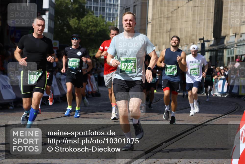 13.09.2026 - 21. swb-Marathon Bremen Strokosch-Dieckow http://msf.ph/oto/10301075 13.09.2026 13:21:25 Ziel 226, 854, 1191, 2425, 2979, 3450, 3933, 4126, 4316, 4362, 4465, 4734, 6357, 6401, 6970, 7902, 8237, 8323, 8408, 8622, 8791, 8971, 9267, 9268, 13120, 1130, 1254, 2088, 2570, 2904, 3120, 3435, 3655, 3930, 4165, 5542, 7176, 8184, 8270, 8384, 8730, 8923, 9048, 9059, 9722, 13145 meine-sportfotos.de