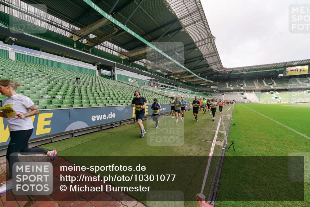 13.09.2026 - 21. swb-Marathon Bremen Michael Burmester http://msf.ph/oto/10301077 13.09.2026 10:43:15 Laufen im Stadion 10002, 10004, 10005, 10148, 10271, 10303, 10325, 10330, 10335, 10361, 10362, 10395, 10396, 10402, 10459, 10474, 10490, 10491, 10513, 10519, 10546, 10557, 10572, 10605, 10606, 10665, 10752, 10756, 10773, 10779, 10784, 10805, 10854, 10880, 10882, 10899, 10900, 10909, 10963, 10977, 10997, 11026, 11027, 11041, 11078, 11084, 11085, 11090, 11097, 11098, 11140, 11173, 11192, 11217, 11264, 11274, 11333, 11337, 11448, 11456, 11461, 11482 meine-sportfotos.de