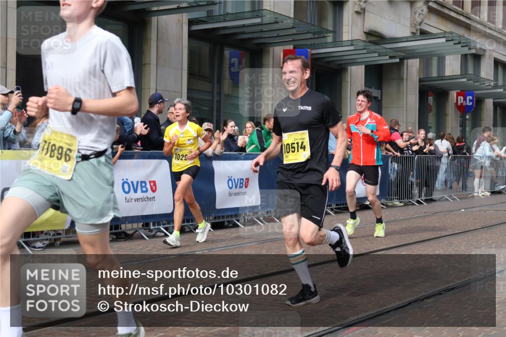 13.09.2026 - 21. swb-Marathon Bremen Strokosch-Dieckow http://msf.ph/oto/10301082 13.09.2026 10:49:10 Ziel 10294, 10739, 10835, 10846, 10910, 11092, 11191, 11621, 11635, 11717, 12376, 10253, 10293, 10392, 10514, 10566, 10655, 11316, 11567, 11891, 11896, 11984, 12027, 12132, 12149, 12204, 12350, 12450, 12529, 13512, 13555, 13577 meine-sportfotos.de