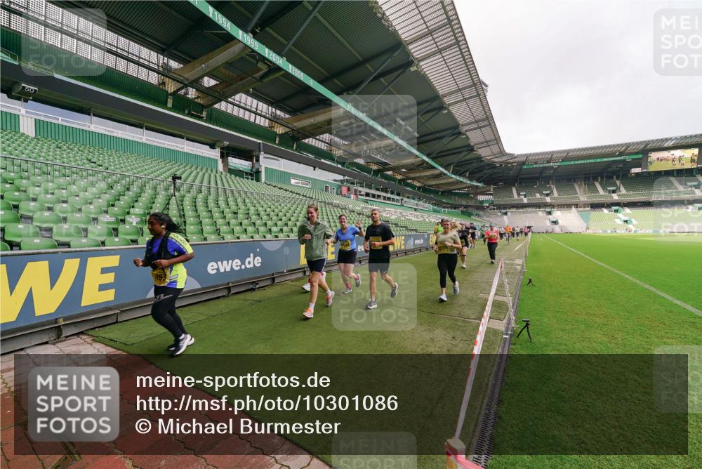 13.09.2026 - 21. swb-Marathon Bremen Michael Burmester http://msf.ph/oto/10301086 13.09.2026 10:43:17 Laufen im Stadion 10002, 10004, 10005, 10148, 10271, 10303, 10325, 10330, 10335, 10361, 10362, 10395, 10396, 10402, 10459, 10474, 10490, 10491, 10513, 10519, 10546, 10557, 10572, 10605, 10606, 10665, 10752, 10756, 10773, 10779, 10784, 10805, 10854, 10880, 10882, 10899, 10900, 10909, 10963, 10977, 10997, 11026, 11027, 11041, 11078, 11084, 11085, 11090, 11097, 11098, 11140, 11173, 11192, 11217, 11264, 11274, 11333, 11337, 11448, 11456, 11461, 11482 meine-sportfotos.de