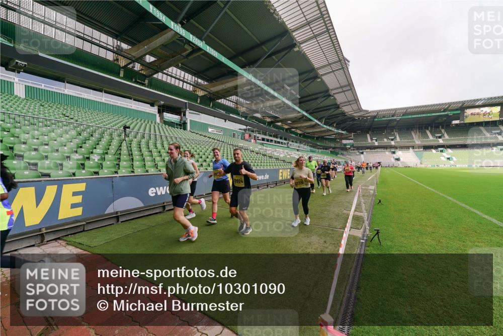 13.09.2026 - 21. swb-Marathon Bremen Michael Burmester http://msf.ph/oto/10301090 13.09.2026 10:43:18 Laufen im Stadion 10002, 10004, 10005, 10148, 10271, 10303, 10325, 10330, 10335, 10361, 10362, 10395, 10396, 10402, 10459, 10474, 10490, 10491, 10513, 10519, 10546, 10557, 10572, 10605, 10606, 10665, 10752, 10756, 10773, 10779, 10784, 10805, 10854, 10880, 10882, 10899, 10900, 10909, 10963, 10977, 10997, 11026, 11027, 11041, 11078, 11084, 11085, 11090, 11097, 11098, 11140, 11173, 11192, 11217, 11264, 11274, 11333, 11337, 11448, 11456, 11461, 11482 meine-sportfotos.de