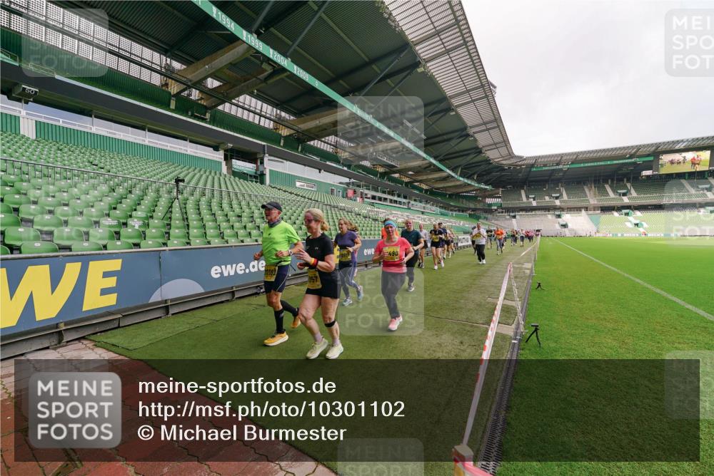 13.09.2026 - 21. swb-Marathon Bremen Michael Burmester http://msf.ph/oto/10301102 13.09.2026 10:43:21 Laufen im Stadion 10002, 10004, 10005, 10148, 10271, 10303, 10325, 10330, 10335, 10361, 10362, 10395, 10396, 10402, 10459, 10474, 10490, 10491, 10513, 10519, 10557, 10572, 10605, 10606, 10665, 10752, 10756, 10773, 10779, 10784, 10805, 10854, 10880, 10882, 10899, 10900, 10909, 10963, 10997, 11026, 11027, 11041, 11078, 11084, 11085, 11090, 11097, 11098, 11140, 11173, 11192, 11217, 11264, 11274, 11333, 11337, 11355, 11408, 11448, 11456, 11461, 11482 meine-sportfotos.de