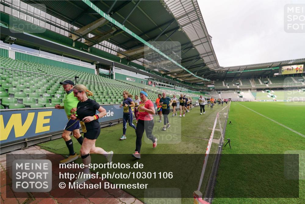 13.09.2026 - 21. swb-Marathon Bremen Michael Burmester http://msf.ph/oto/10301106 13.09.2026 10:43:21 Laufen im Stadion 10002, 10004, 10005, 10148, 10271, 10303, 10325, 10330, 10335, 10361, 10362, 10395, 10396, 10402, 10459, 10474, 10490, 10491, 10513, 10519, 10557, 10572, 10605, 10606, 10665, 10752, 10756, 10773, 10779, 10784, 10805, 10854, 10880, 10882, 10899, 10900, 10909, 10963, 10997, 11026, 11027, 11041, 11078, 11084, 11085, 11090, 11097, 11098, 11140, 11173, 11192, 11217, 11264, 11274, 11333, 11337, 11355, 11408, 11448, 11456, 11461, 11482 meine-sportfotos.de