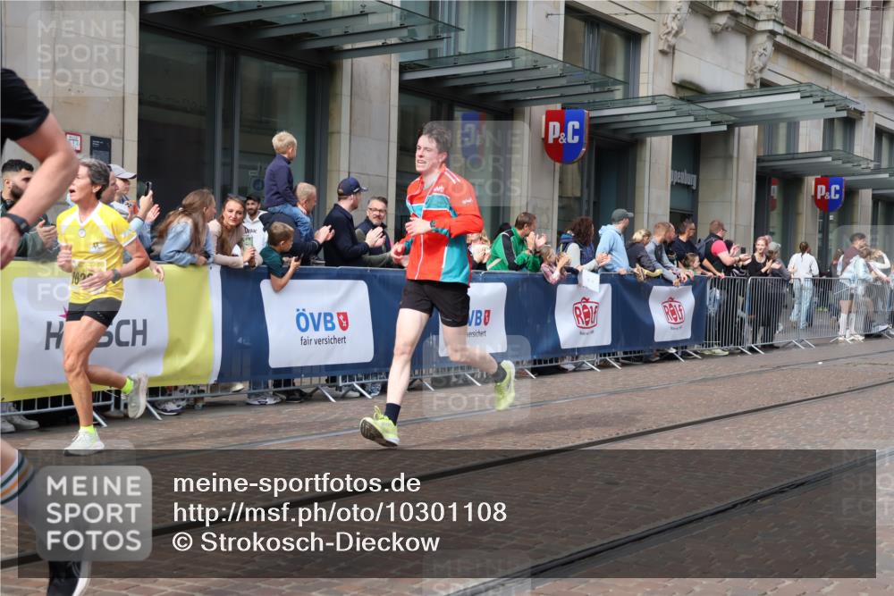 13.09.2026 - 21. swb-Marathon Bremen Strokosch-Dieckow http://msf.ph/oto/10301108 13.09.2026 10:49:11 Ziel 10294, 10739, 10835, 10846, 10910, 11092, 11191, 11621, 11635, 11717, 12376, 10253, 10293, 10294, 10392, 10514, 10566, 10655, 11316, 11567, 11891, 11896, 11984, 12027, 12132, 12149, 12204, 12350, 12450, 12529, 13555, 13577 meine-sportfotos.de