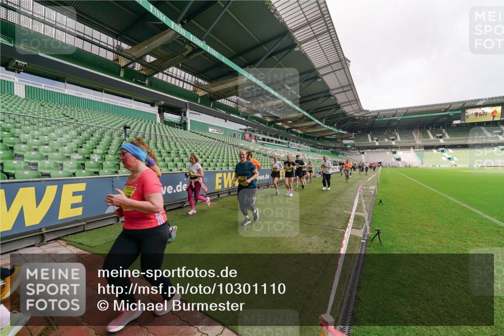13.09.2026 - 21. swb-Marathon Bremen Michael Burmester http://msf.ph/oto/10301110 13.09.2026 10:43:22 Laufen im Stadion 10002, 10004, 10005, 10148, 10271, 10303, 10325, 10330, 10335, 10361, 10362, 10395, 10396, 10402, 10459, 10474, 10490, 10491, 10513, 10519, 10557, 10572, 10605, 10606, 10665, 10752, 10756, 10773, 10779, 10784, 10805, 10854, 10880, 10882, 10899, 10900, 10909, 10963, 10997, 11026, 11027, 11041, 11078, 11084, 11085, 11090, 11097, 11098, 11140, 11173, 11192, 11217, 11264, 11274, 11333, 11337, 11355, 11408, 11448, 11456, 11461, 11482 meine-sportfotos.de