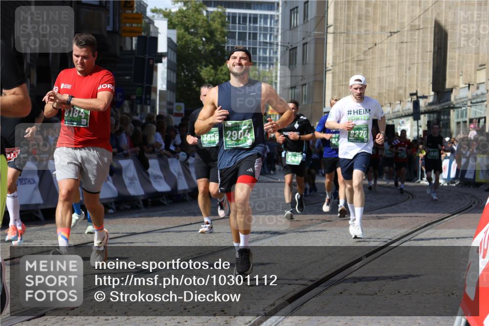 13.09.2026 - 21. swb-Marathon Bremen Strokosch-Dieckow http://msf.ph/oto/10301112 13.09.2026 13:21:27 Ziel 226, 854, 1191, 2979, 3450, 3933, 4126, 4362, 4465, 4734, 6357, 6970, 7902, 8237, 8323, 8408, 8622, 8791, 8971, 9267, 9268, 13120, 1130, 1254, 2088, 2397, 2570, 2904, 3435, 3655, 3695, 3930, 5542, 6865, 7176, 8184, 8270, 8384, 8730, 9048, 9059, 13145 meine-sportfotos.de