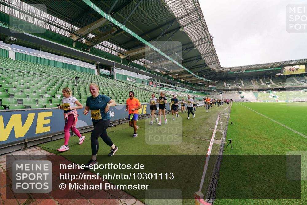 13.09.2026 - 21. swb-Marathon Bremen Michael Burmester http://msf.ph/oto/10301113 13.09.2026 10:43:23 Laufen im Stadion 10002, 10004, 10005, 10148, 10271, 10303, 10325, 10330, 10335, 10361, 10362, 10395, 10396, 10402, 10459, 10474, 10490, 10491, 10513, 10519, 10557, 10572, 10605, 10606, 10629, 10665, 10752, 10756, 10773, 10779, 10784, 10805, 10854, 10880, 10882, 10899, 10900, 10909, 10963, 10997, 11026, 11027, 11041, 11078, 11084, 11085, 11090, 11097, 11098, 11140, 11173, 11192, 11217, 11264, 11274, 11333, 11337, 11355, 11408, 11448, 11456, 11461, 11482 meine-sportfotos.de