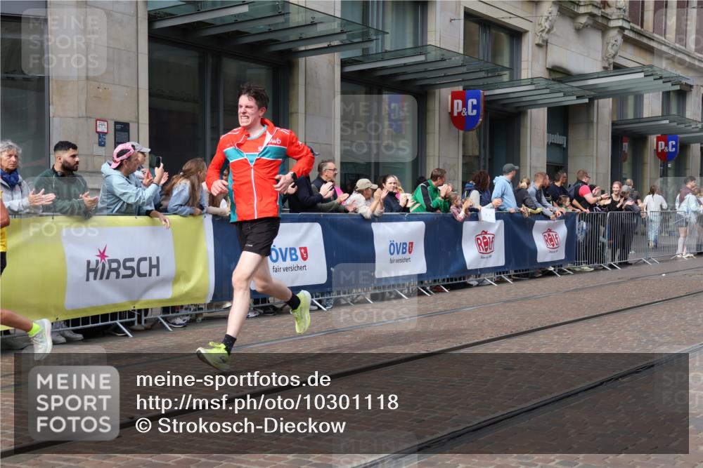13.09.2026 - 21. swb-Marathon Bremen Strokosch-Dieckow http://msf.ph/oto/10301118 13.09.2026 10:49:11 Ziel 10294, 10739, 10835, 10846, 10910, 11092, 11191, 11621, 11635, 11717, 12376, 10253, 10293, 10294, 10392, 10514, 10566, 10655, 11316, 11567, 11891, 11896, 11984, 12027, 12132, 12149, 12204, 12350, 12450, 12529, 13555, 13577 meine-sportfotos.de