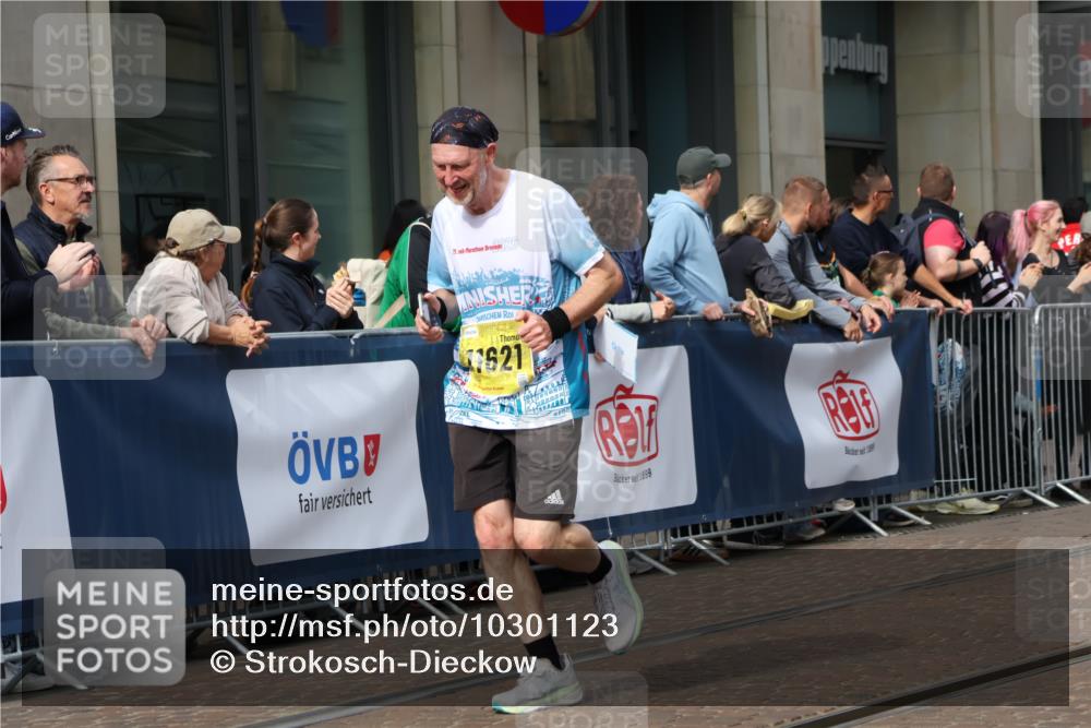 13.09.2026 - 21. swb-Marathon Bremen Strokosch-Dieckow http://msf.ph/oto/10301123 13.09.2026 10:49:15 Ziel 10709, 10739, 10835, 10846, 10910, 11007, 11092, 11191, 11621, 11635, 11717, 12376, 10253, 10293, 10294, 10392, 10514, 10566, 10655, 11316, 11567, 11891, 11896, 11984, 12027, 12132, 12149, 12350, 12450, 12529, 13555, 13577 meine-sportfotos.de
